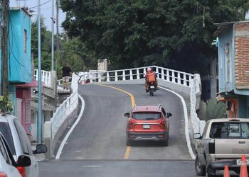 H. ayuntamiento de manzanillo, Las familias de Santiago le dan la bienvenida al Puente de Santiago