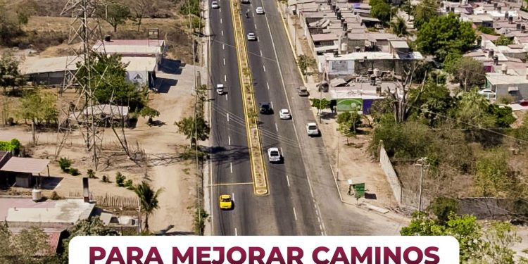 Seguimos mejorando la carretera Santiago–Chandiablo–Huizcolote para fortalecer la comunicación entre comunidades y hacer más seguros y ágiles los traslados en Manzanillo.