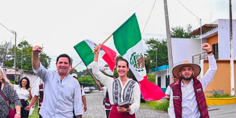 Rosi Bayardo suma cinco semanas recorriendo Colima en defensa de la transformación y la soberanía