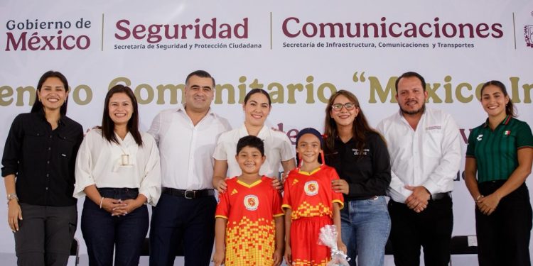 Indira Vizcaíno dio el banderazo para la primera piedra de la construcción del Centro Comunitario ‘México Imparable’ en Colima