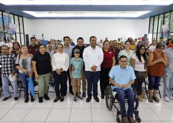 Beneficencia Pública entrega más de medio millar de lentes gratuitos para fortalecer la salud visual de la población vulnerable en Colima