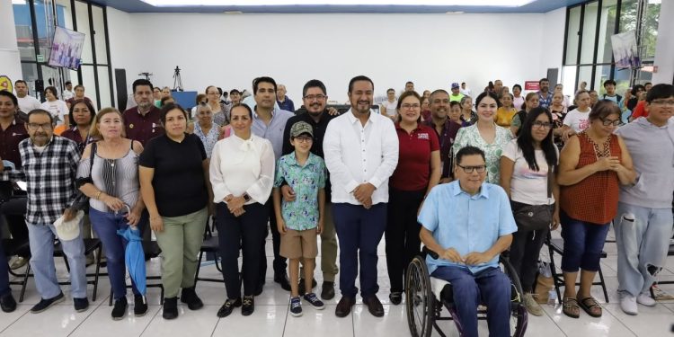 Beneficencia Pública entrega más de medio millar de lentes gratuitos para fortalecer la salud visual de la población vulnerable en Colima