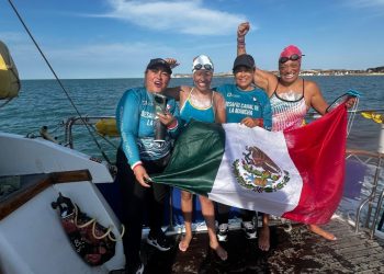 Pouleth Carbajal hace historia para Colima y México, al cruzar a nado y sola el Canal de la Mancha