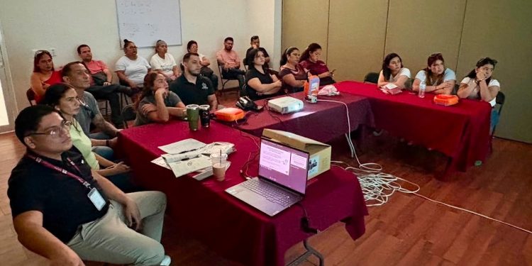 Salud Colima capacita a personal de Manzanillo en RCP y uso de DEA, para mejorar respuesta ante emergencias