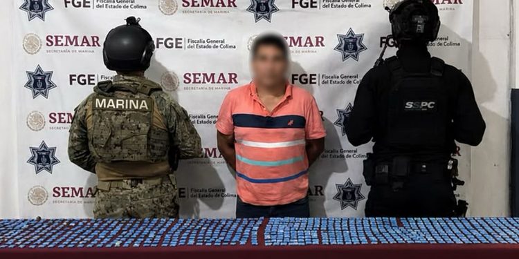 SSPC y Marina detienen a dos objetivos del Cartel Los Mezcales en Colima; les aseguraron más de 2 mil dosis de metanfetaminas