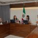 La gobernadora de Colima, Indira Vizcaíno Silva, sostuvo una reunión con integrantes de Pinfra México para dar seguimiento a los avances de la modernización de la autopista Colima-Manzanillo.