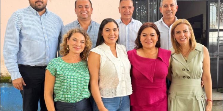 La gobernadora Indira Vizcaíno Silva encabeza encuentro con presidentas y presidentes municipales para seguir construyendo un mejor Colima