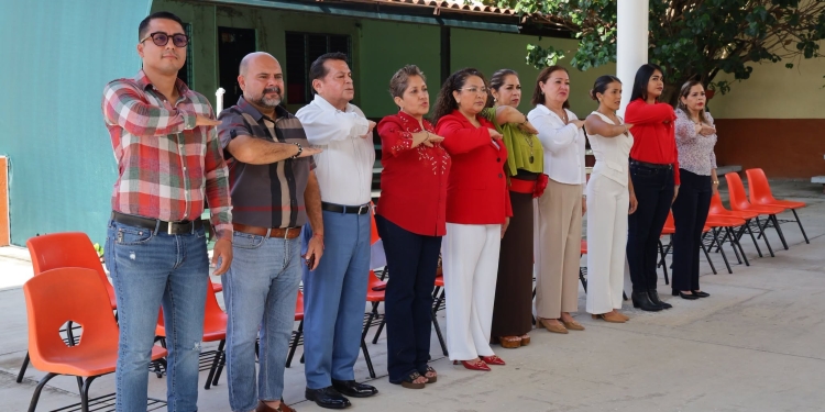 El Congreso de Colima lleva su sesión hasta las aulas de Comala
