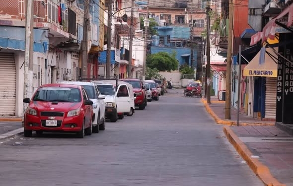 H. ayuntamiento de manzanillo, La calle Independencia sigue renovándose.