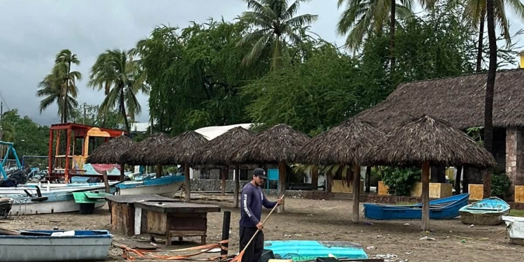 H. ayuntamiento de manzanillo, tras las lluvias, Manzanillo pone manos a la obra para recuperar sus playas