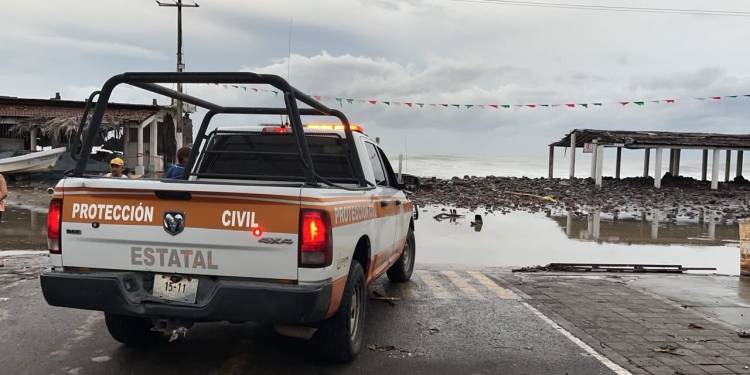‘Rachel’ se aleja gradualmente de costas colimenses; podrían continuar las lluvias, playas siguen cerradas y Puerto de Manzanillo abre a embarcaciones mayores