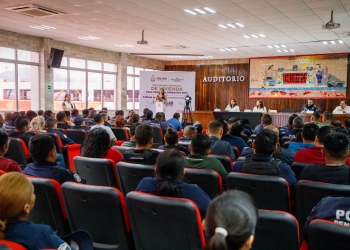 La gobernadora Indira Vizcaíno Silva presentó este martes en Manzanillo el programa especial “Colima es casa de nuestros Héroes”, mediante el cual se facilitará el acceso a una vivienda a 250 elementos operativos de la Secretaría de Seguridad y Protección Ciudadana Colima.