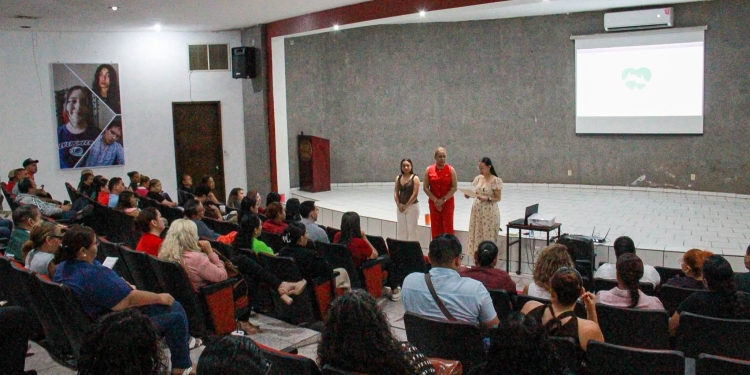 Personal de la Fiscalía General del Estado de Colima, a través de la Fiscalía Especializada en Delitos por Razones de Género y Trata de Personas, impartió una charla dirigida al personal de la Secretaría de Seguridad y Protección Ciudadana, dentro del marco de la 16ª Semana Estatal Contra la Trata de Personas.