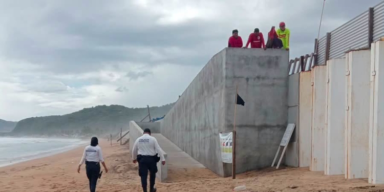 Personal de Protección Civil Estatal Colima y de las unidades municipales recorren la franja costera para fortalecer prevención