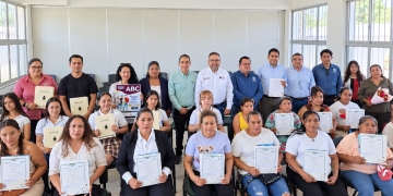 IEEA Colima entrega certificados de primaria y secundaria en Armería con el Programa ABC