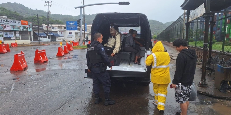 ¡Manzanillo tiende la mano! Apoyan a personas vulnerables ante la emergencia