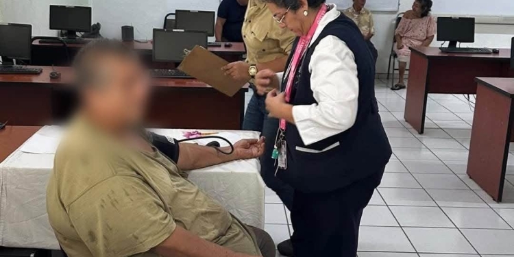 Manzanillo mantiene refugios temporales con atención médica y apoyo para las familias