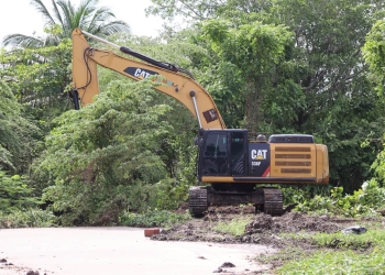 H. ayuntamiento de manzanillo refuerza labores de limpieza tras los efectos del huracán Simón