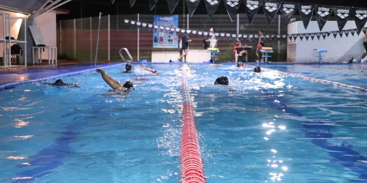 H. ayuntamiento de manzanillo, así se disfruta la Unidad Deportiva 5 de Mayo por las noches.