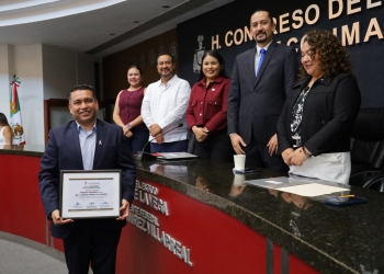 Congreso de Colima entrega Mención Honorífica al Dr. J. Jesús Venegas Ramírez por su destacada trayectoria