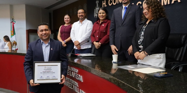 Congreso de Colima entrega Mención Honorífica al Dr. J. Jesús Venegas Ramírez por su destacada trayectoria