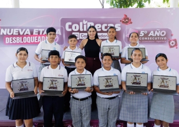 GOBIERNO COLIMA-La gobernadora Indira Vizcaíno Silva entregó este martes 273 laptops gratuitas de #ColiBecasComputadoras a estudiantes de secundarias públicas de Coquimatlán.