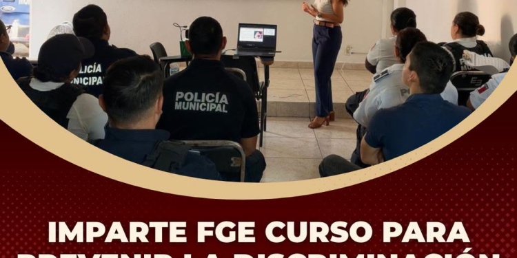 FGE capacita a policías de Villa de Álvarez para prevenir la discriminación por razones de género