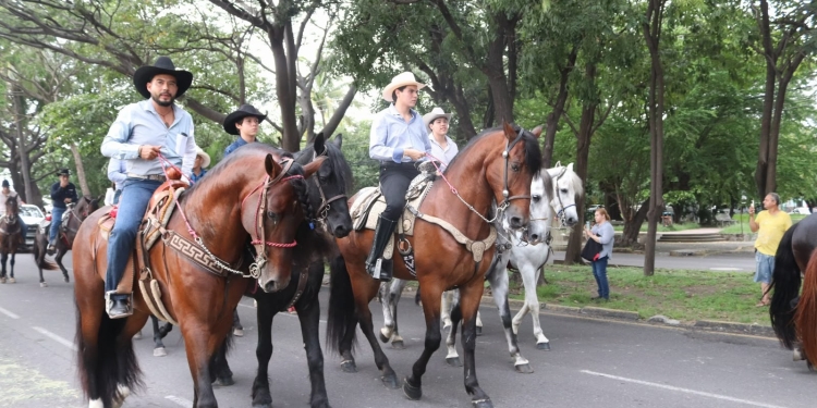 Gobierno del estado de colima, Con saldo blanco culmina la cabalgata inaugural de la Feria de Colima 2026