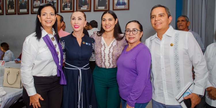 Este miércoles, la gobernadora Indira Vizcaíno Silva encabezó la novena sesión del Comité de Planeación para el Desarrollo Municipal (Coplademun) de Villa de Álvarez, realizada en Casa de la Cultura.