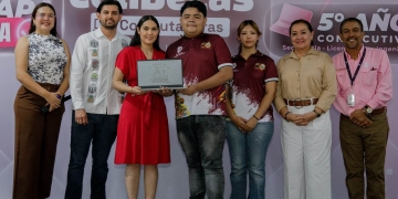 Gobierno de Colima /Indira Vizcaíno entrega casi 1,200 ColiBecasComputadoras a estudiantes del Tec de Colima